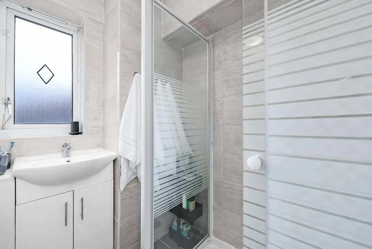 Apartment Stylish Excel 3 Bedroom Flat London