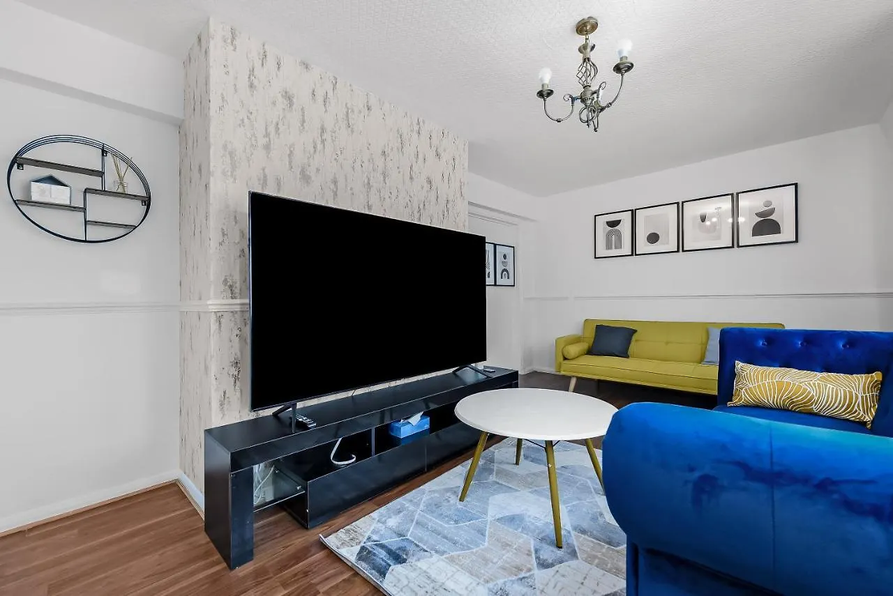 Stylish Excel 3 Bedroom Flat London
