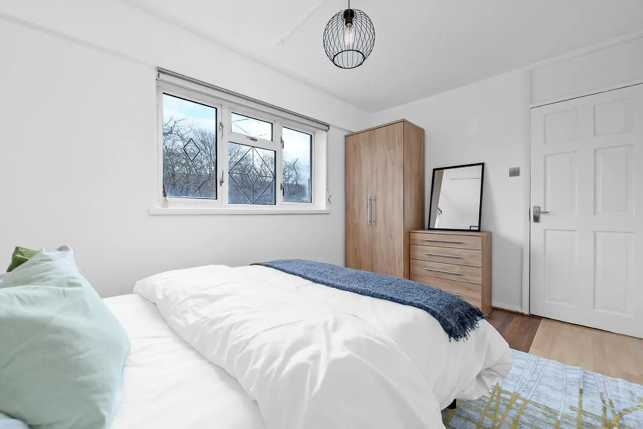 Stylish Excel 3 Bedroom Flat London 0*,  United Kingdom