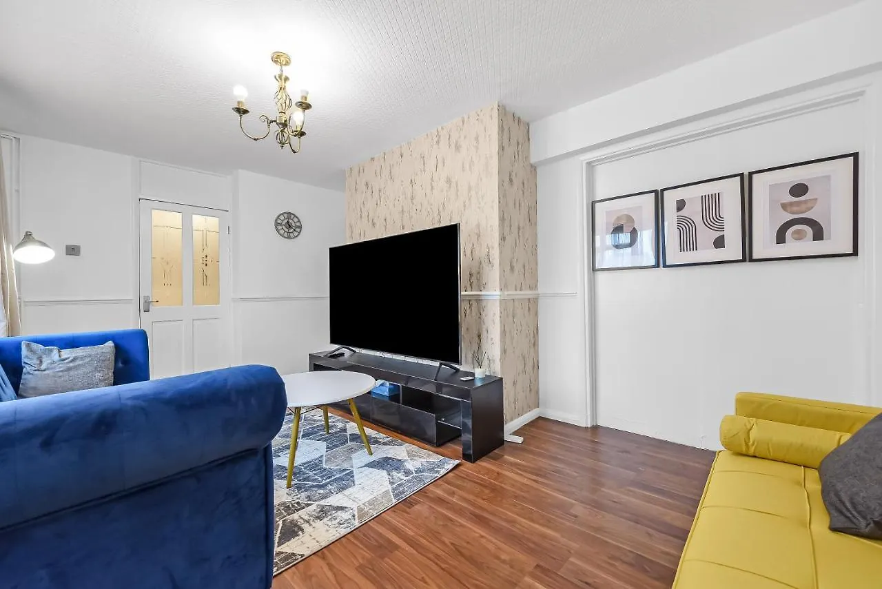 Stylish Excel 3 Bedroom Flat London Apartment