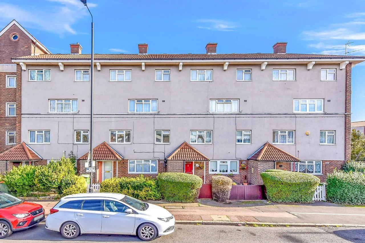 Apartment Stylish Excel 3 Bedroom Flat London