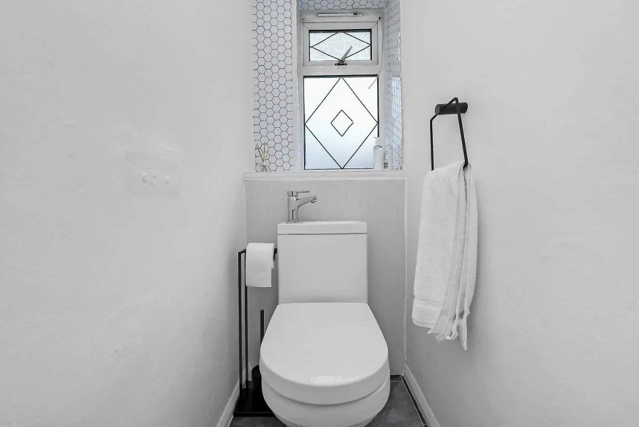 Stylish Excel 3 Bedroom Flat London 0*,
